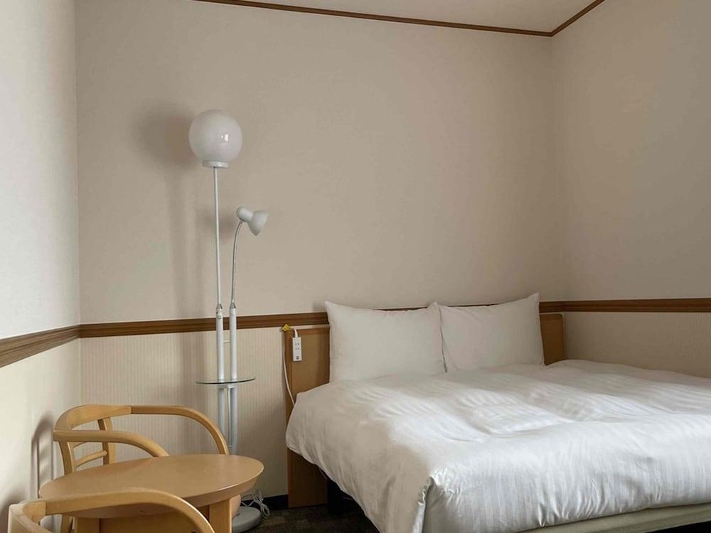 Toyoko Inn Hokkaido Asahikawa Ekimae Ichijo Dori Exterior foto