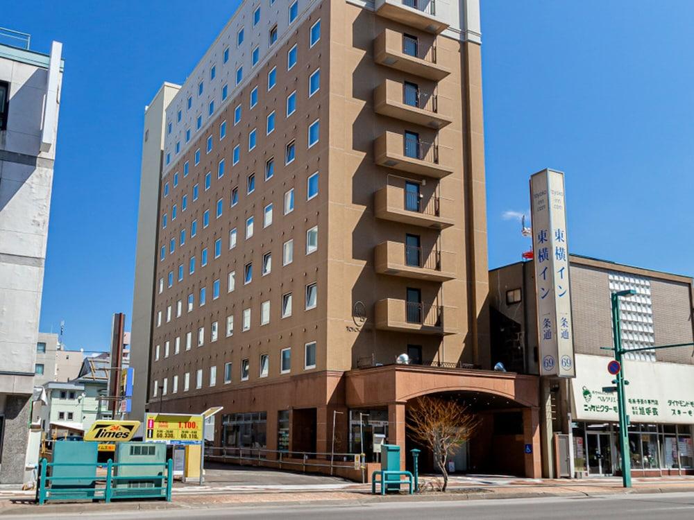 Toyoko Inn Hokkaido Asahikawa Ekimae Ichijo Dori Exterior foto