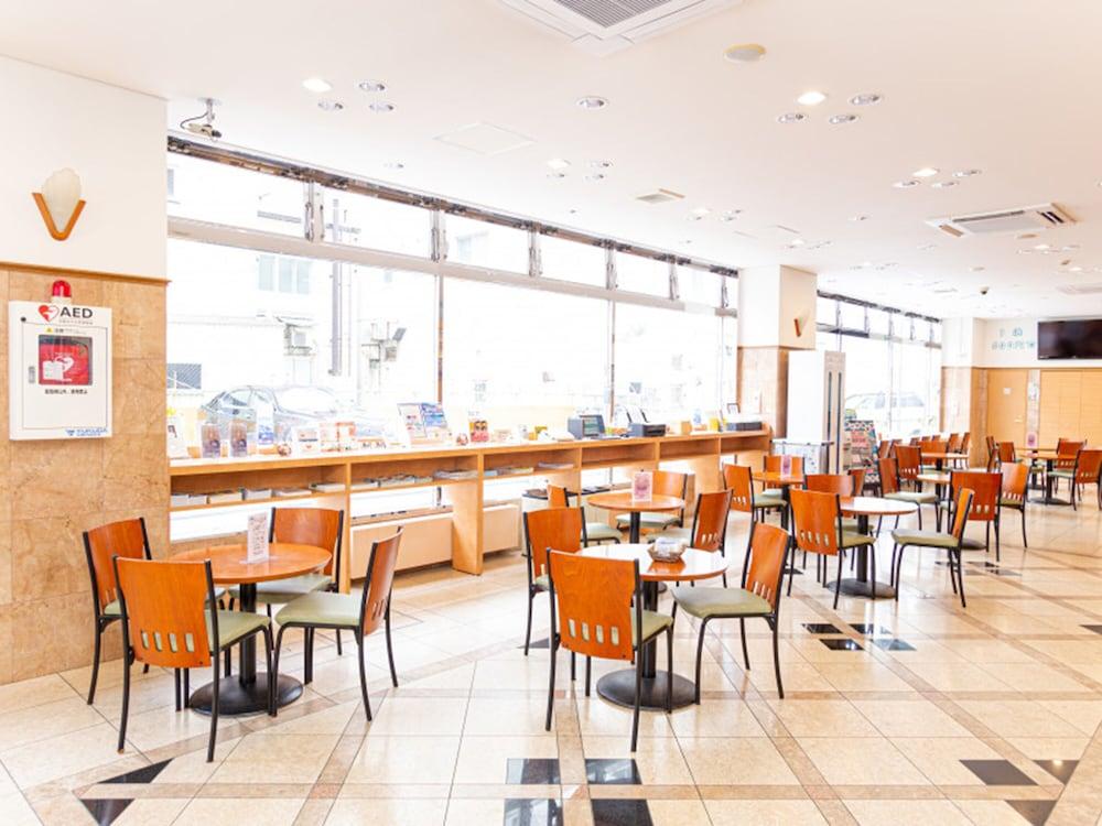 Toyoko Inn Hokkaido Asahikawa Ekimae Ichijo Dori Exterior foto