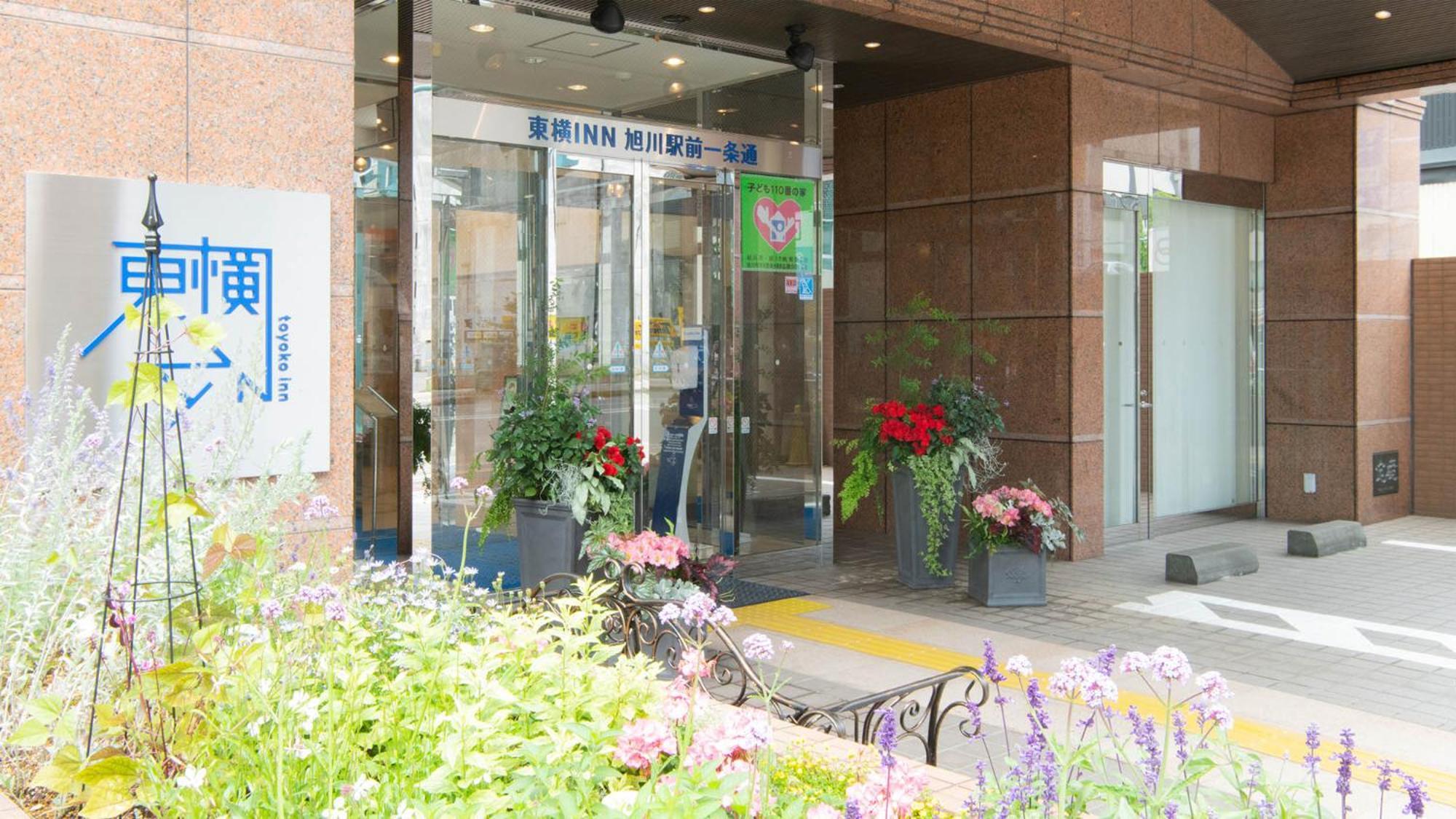 Toyoko Inn Hokkaido Asahikawa Ekimae Ichijo Dori Exterior foto